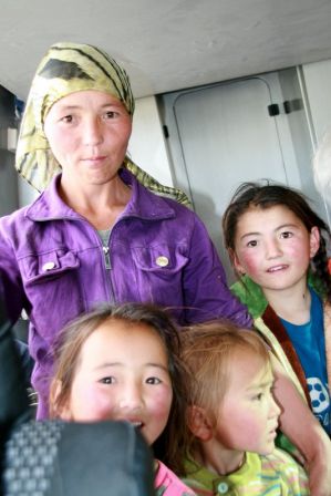 maman et ses 3 enfants